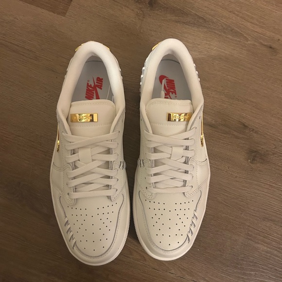 Nike Cream and Gold Low-Top Sneakers - Picture 1 of 4